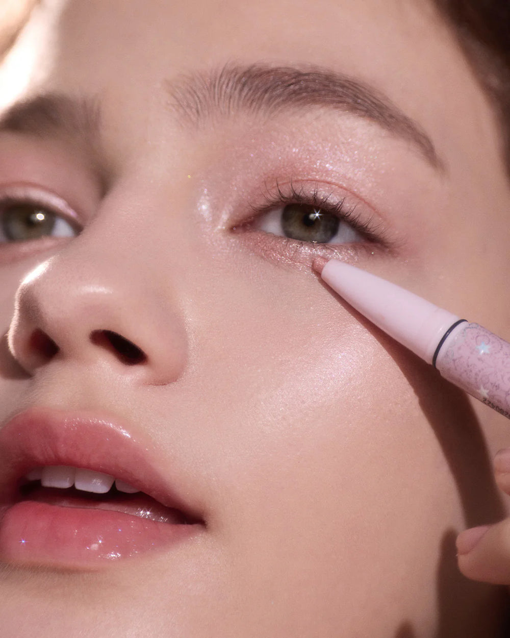 Shell's Jewel Dual-Ended Highlighting Stick