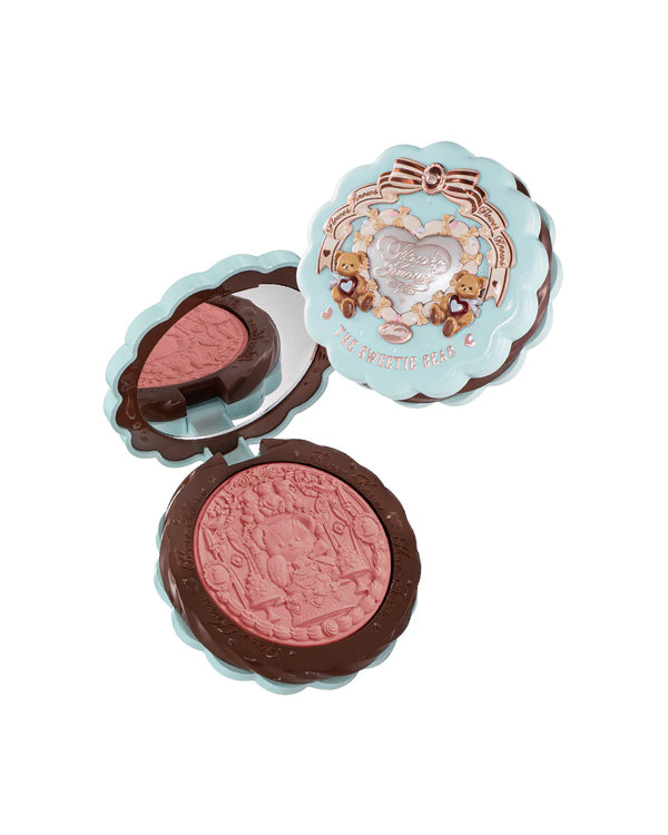 The Sweetie Bear Silk Satin Blush - Hedvábná saténová tvářenka s ultra jemnou texturou