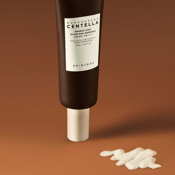 SKIN1004 – Madagascar Centella Probio-Cica Glow Sun Ampoule SPF50+ PA++++ - Zklidňující opalovací krém pro suchou pleť