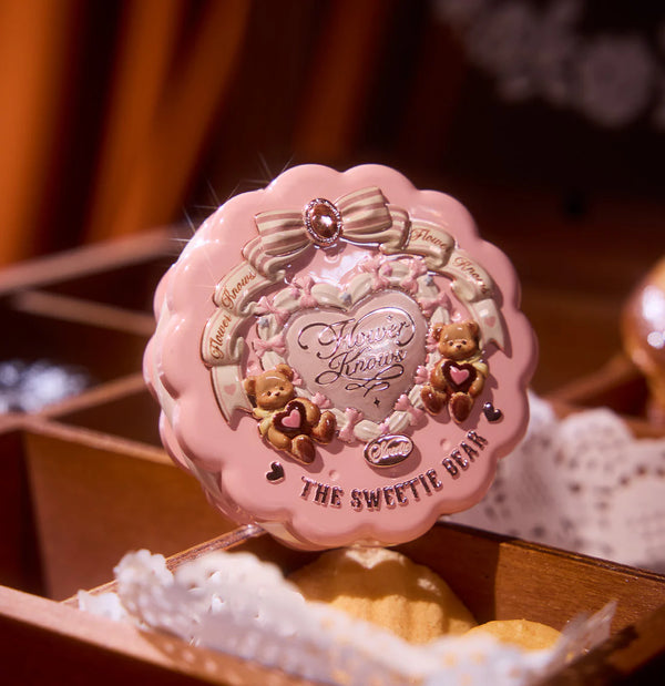 The Sweetie Bear Silk Satin Blush - Hedvábná saténová tvářenka s ultra jemnou texturou