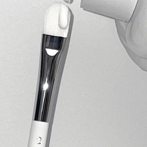 glow - Flat Concealer Brush #C01 - Profesionální plochý štětec na korektor