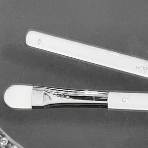 glow - Flat Concealer Brush #C01 - Profesionální plochý štětec na korektor