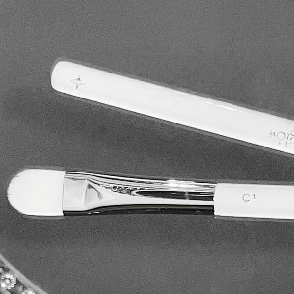 glow - Flat Concealer Brush #C01 - Profesionální plochý štětec na korektor