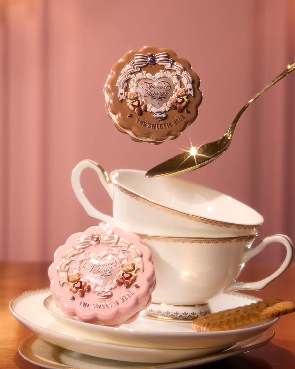 The Sweetie Bear Silk Satin Blush - Hedvábná saténová tvářenka s ultra jemnou texturou