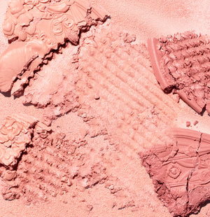 The Sweetie Bear Silk Satin Blush - Hedvábná saténová tvářenka s ultra jemnou texturou