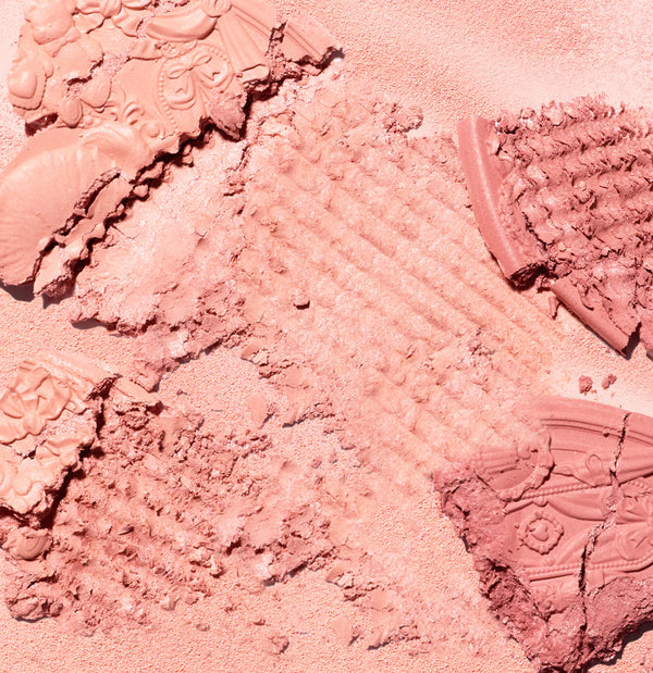 The Sweetie Bear Silk Satin Blush - Hedvábná saténová tvářenka s ultra jemnou texturou