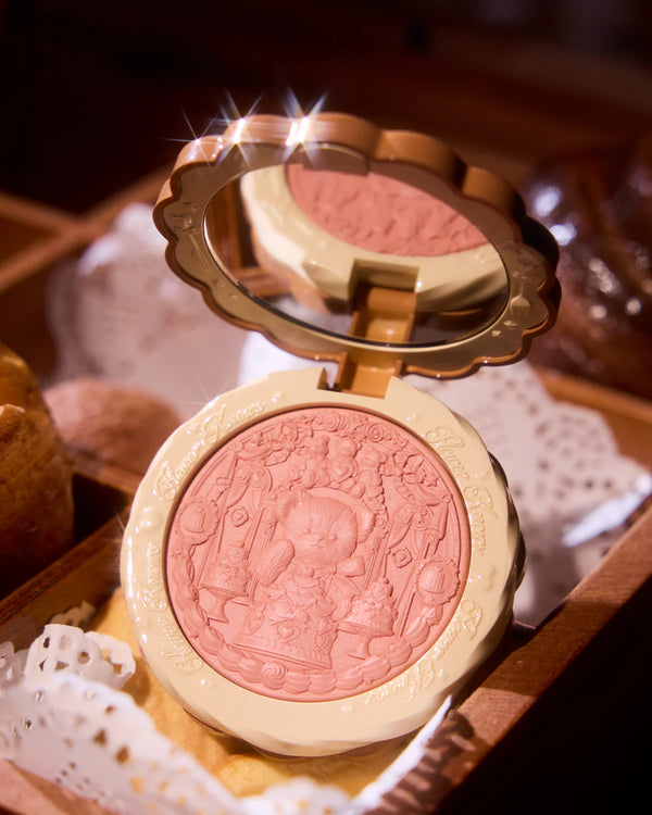 The Sweetie Bear Silk Satin Blush - Hedvábná saténová tvářenka s ultra jemnou texturou