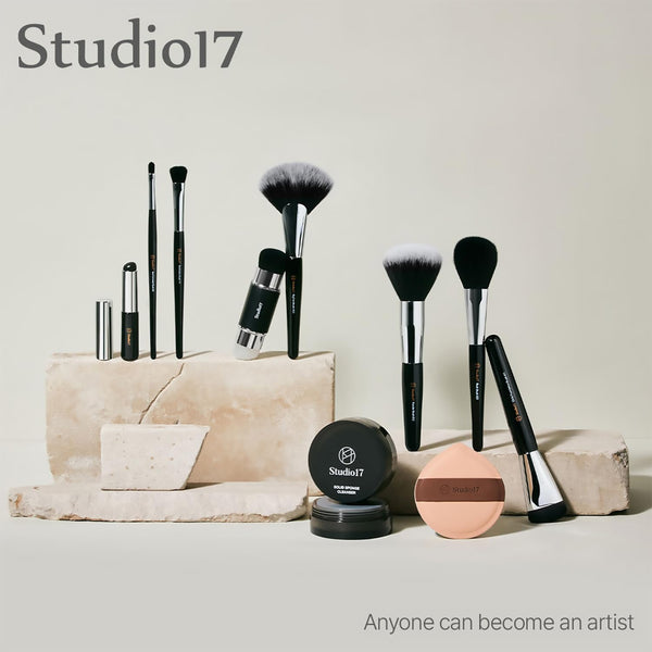 STUDIO17 - Blush Brush 833 - Jemný štětec na tvářenku, pudr a rozjasňovač