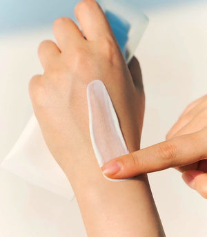 Madagascar Centella Hyalu-Cica Water-Fit Sun Serum SPF50+ PA++++ - Lehký hydratační krém s SPF 50ml