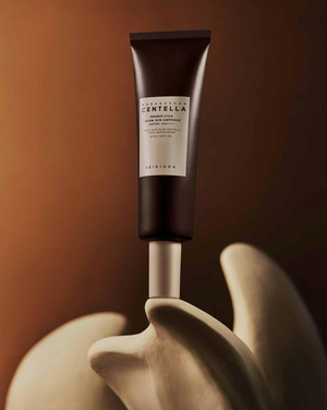 SKIN1004 – Madagascar Centella Probio-Cica Glow Sun Ampoule SPF50+ PA++++ - Zklidňující opalovací krém pro suchou pleť