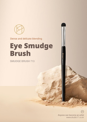 STUDIO17 - Point Eye Smudge Brush 713 - Malý štětec na oční linku a stíny