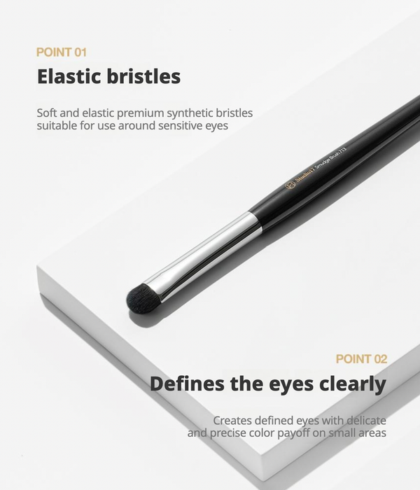 STUDIO17 - Point Eye Smudge Brush 713 - Malý štětec na oční linku a stíny