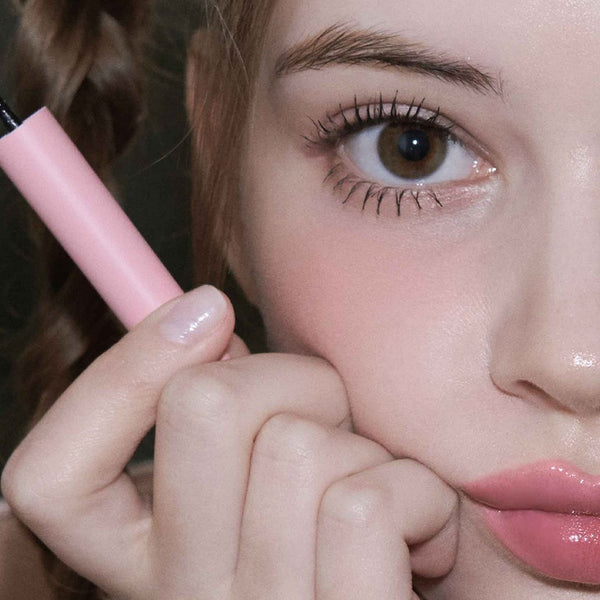 AOU - All Day Mascara - Dlouhotrvající řasenka pro objem a délku