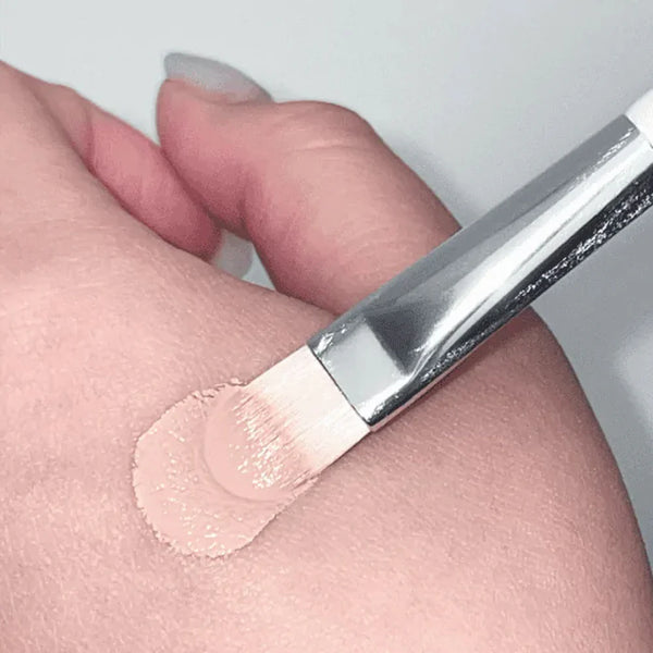 glow - Flat Concealer Brush #C01 - Profesionální plochý štětec na korektor