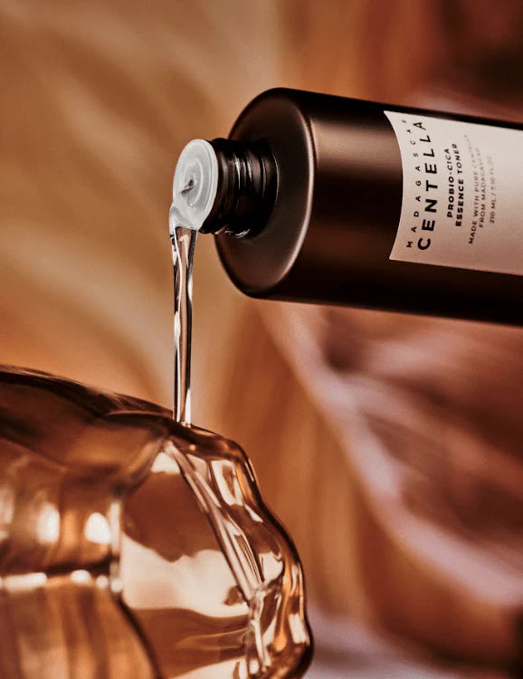 SKIN1004 - Probio-Cica Essense Toner - Zklidňující esencové tonikum pro posílení kožní bariéry 210ml